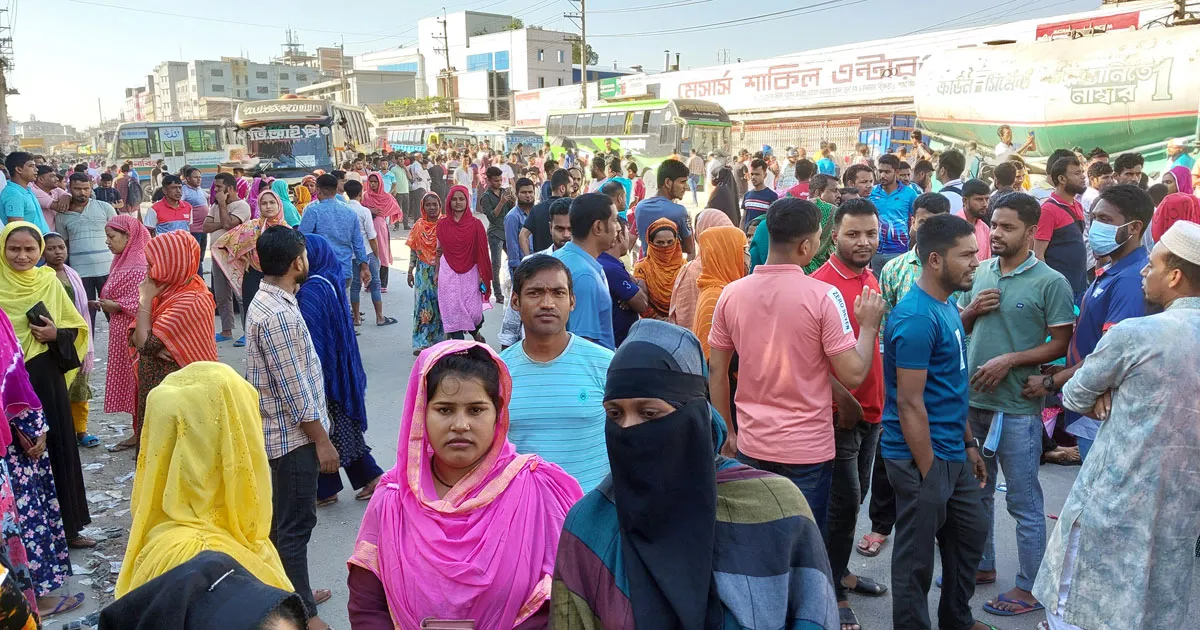 গাজীপুরে দ্বিতীয় দিনের মতো মহাসড়ক অবরোধ, ২০ কারখানা ছুটি ঘোষণা