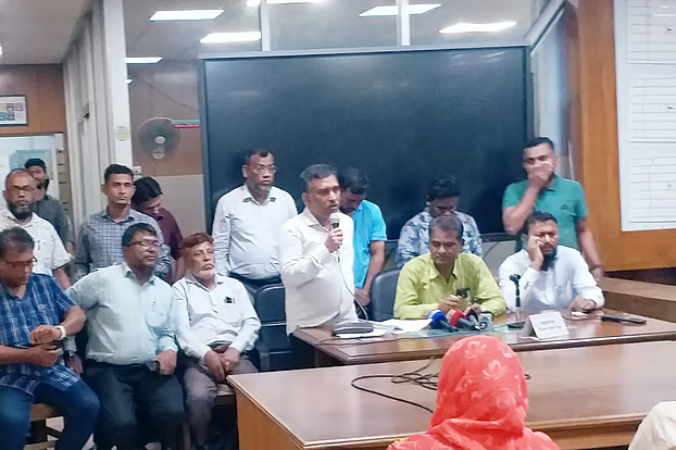 সচিবালয় কর্মচারীদের ১ ঘণ্টার কর্মবিরতি শেষে নতুন কর্মসূচি ঘোষণা