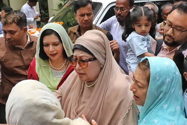খালেদা জিয়া গুলশানের বাসভবন ফিরোজায় পৌঁছেছেন