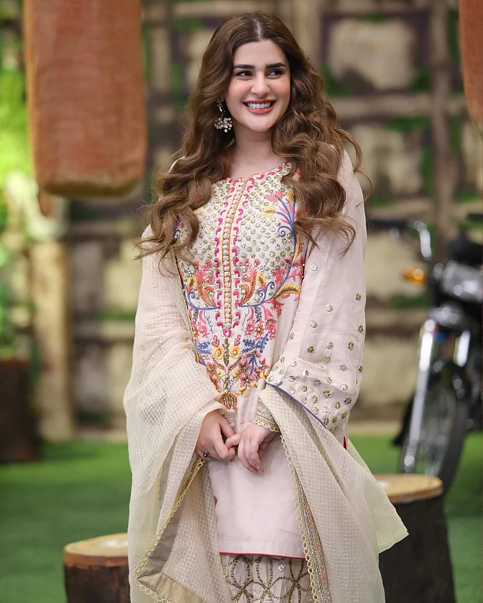 Kubra Khan 6