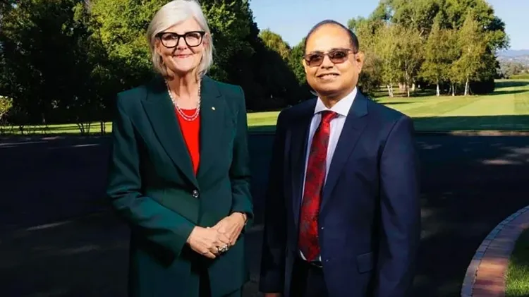 অস্ট্রেলিয়ার গভর্নর জেনারেল স্যাম মোস্টিনের সঙ্গে হাইকমিশনার এফ এম বোরহান উদ্দিন। ছবি– সংগৃহীত