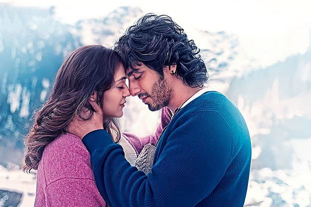 ‘সাইয়ারা’ সিনেমার দৃশ্যে আহান পান্ডে এবং অনীত পড্ডা। ছবি–প্রযোজনা প্রতিষ্ঠানের ফেসবুক